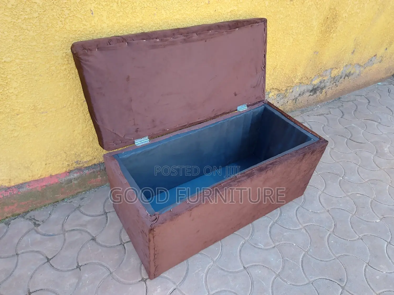 Elegant Spacious Storage Puff