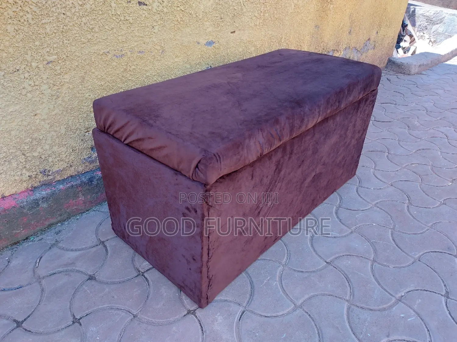 Elegant Spacious Storage Puff
