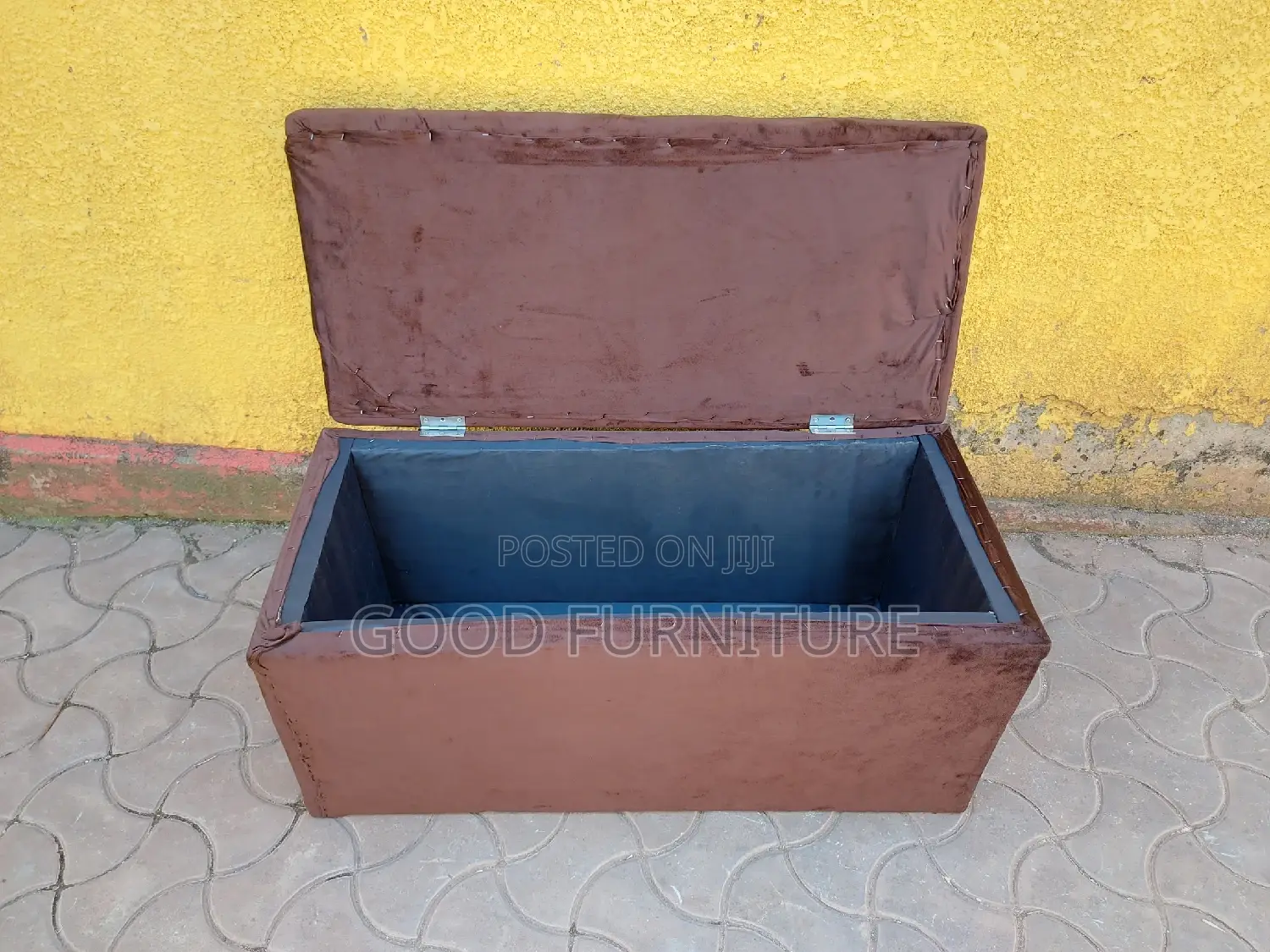 Elegant Spacious Storage Puff