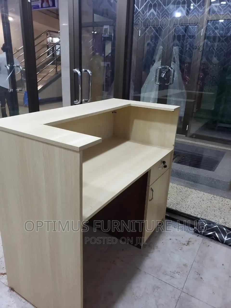 Reception Desk (Light)