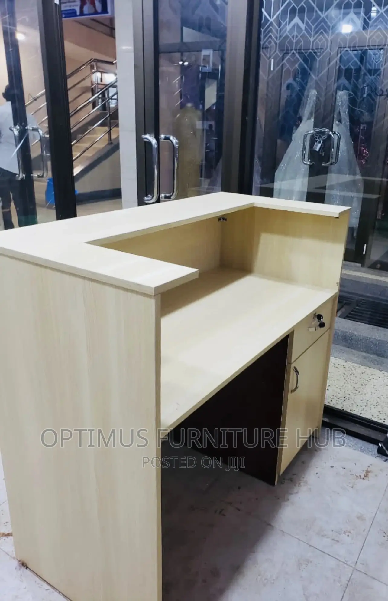 Reception Desk U