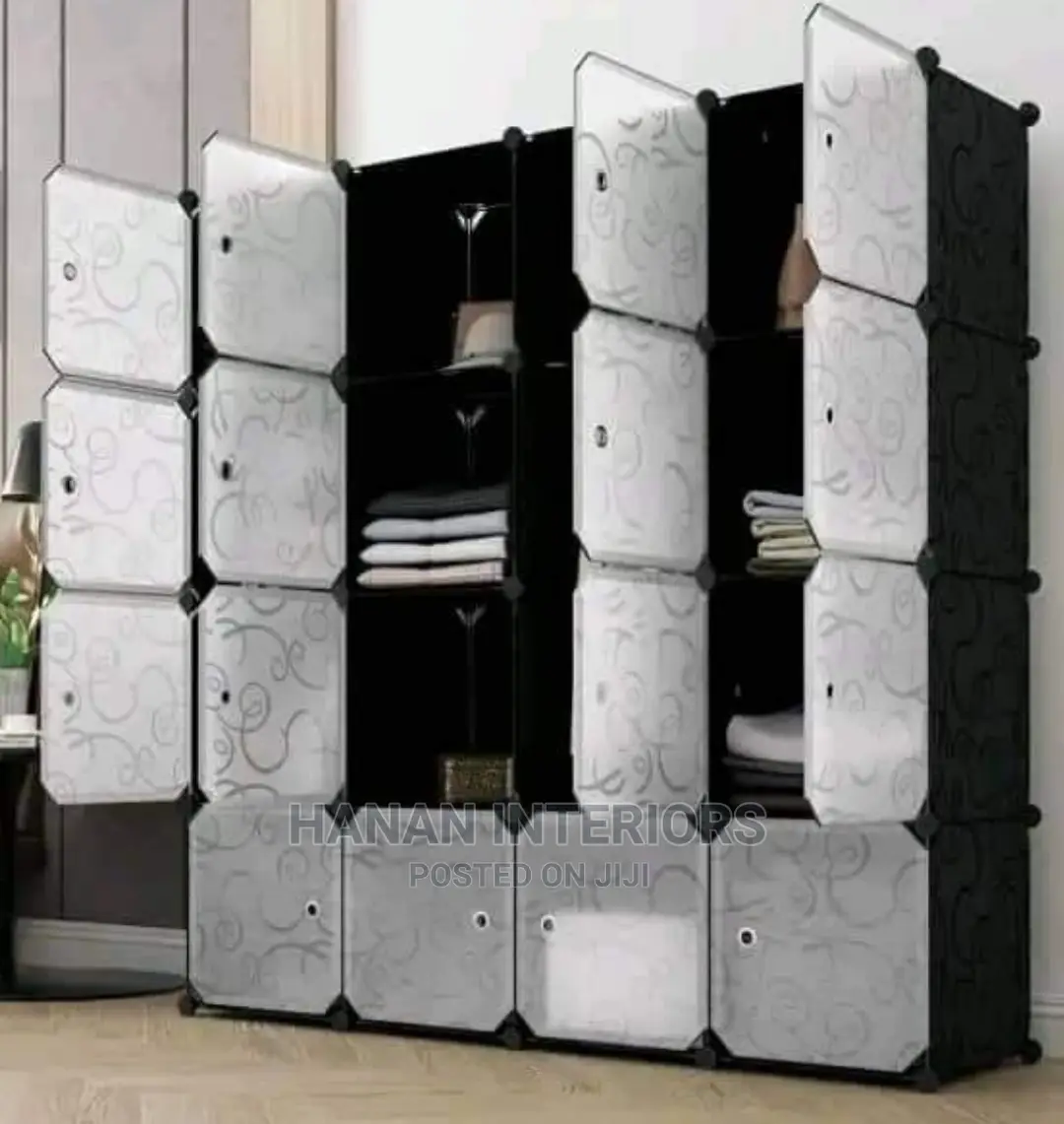 4 Column Plastic-Black