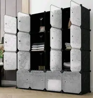 4 Column Plastic-Black