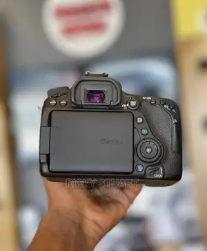 Canon 80D WTH 18-55mm Lens