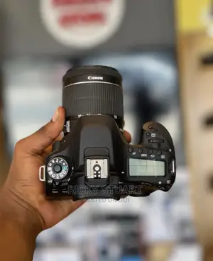Canon 80D WTH 18-55mm Lens