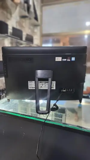 Desktop Computer Lenovo 8GB Intel Core I5 SSHD (Hybrid) 500GB