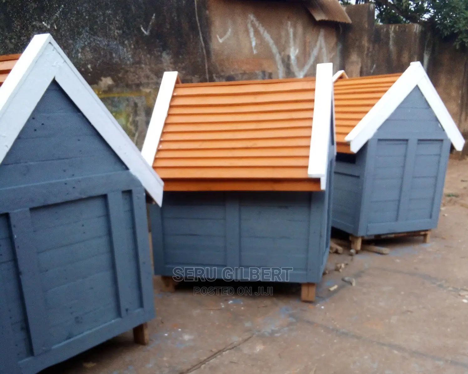 Clay Colour Dog House