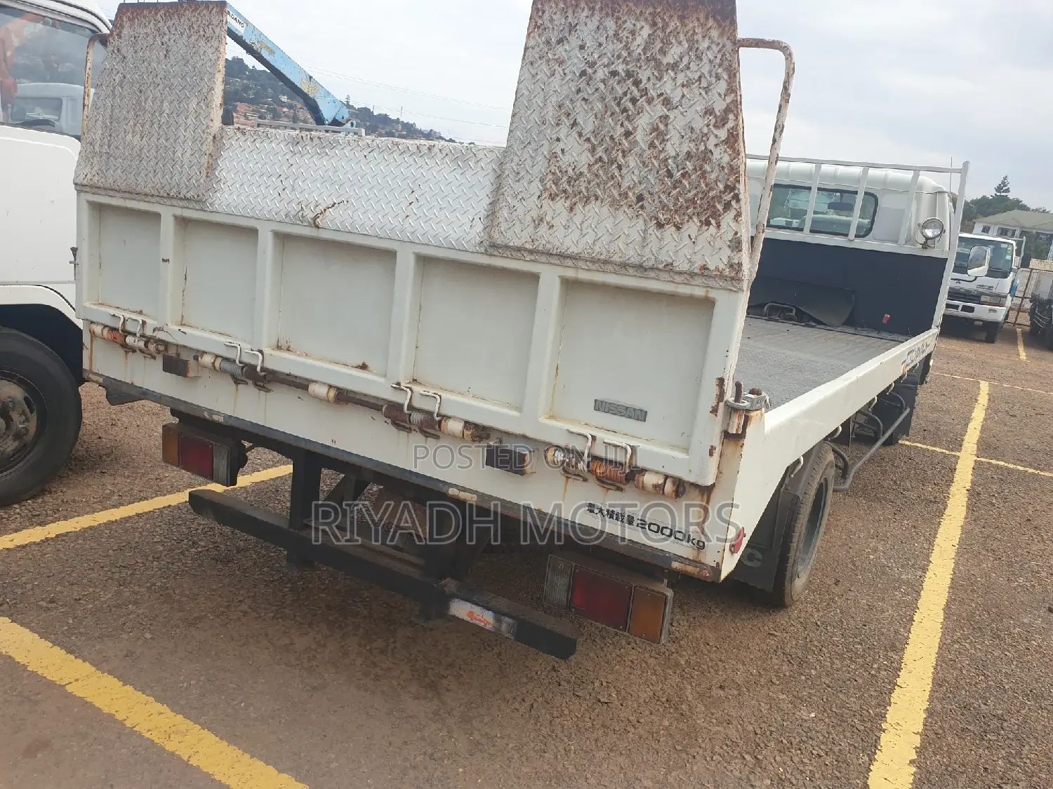 Isuzu Elf Lowbed