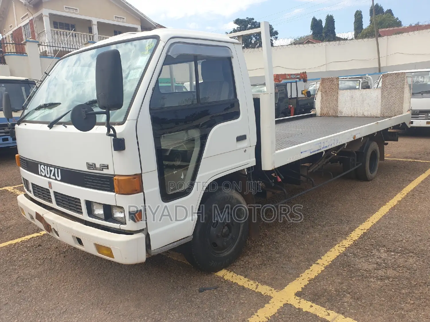 Isuzu Elf Lowbed