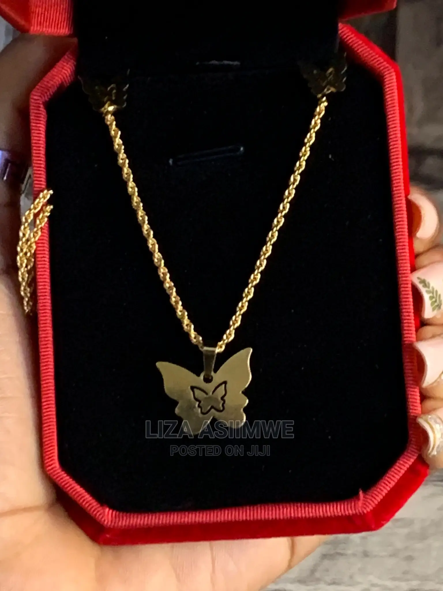 Simple Lady’S Necklaces Available