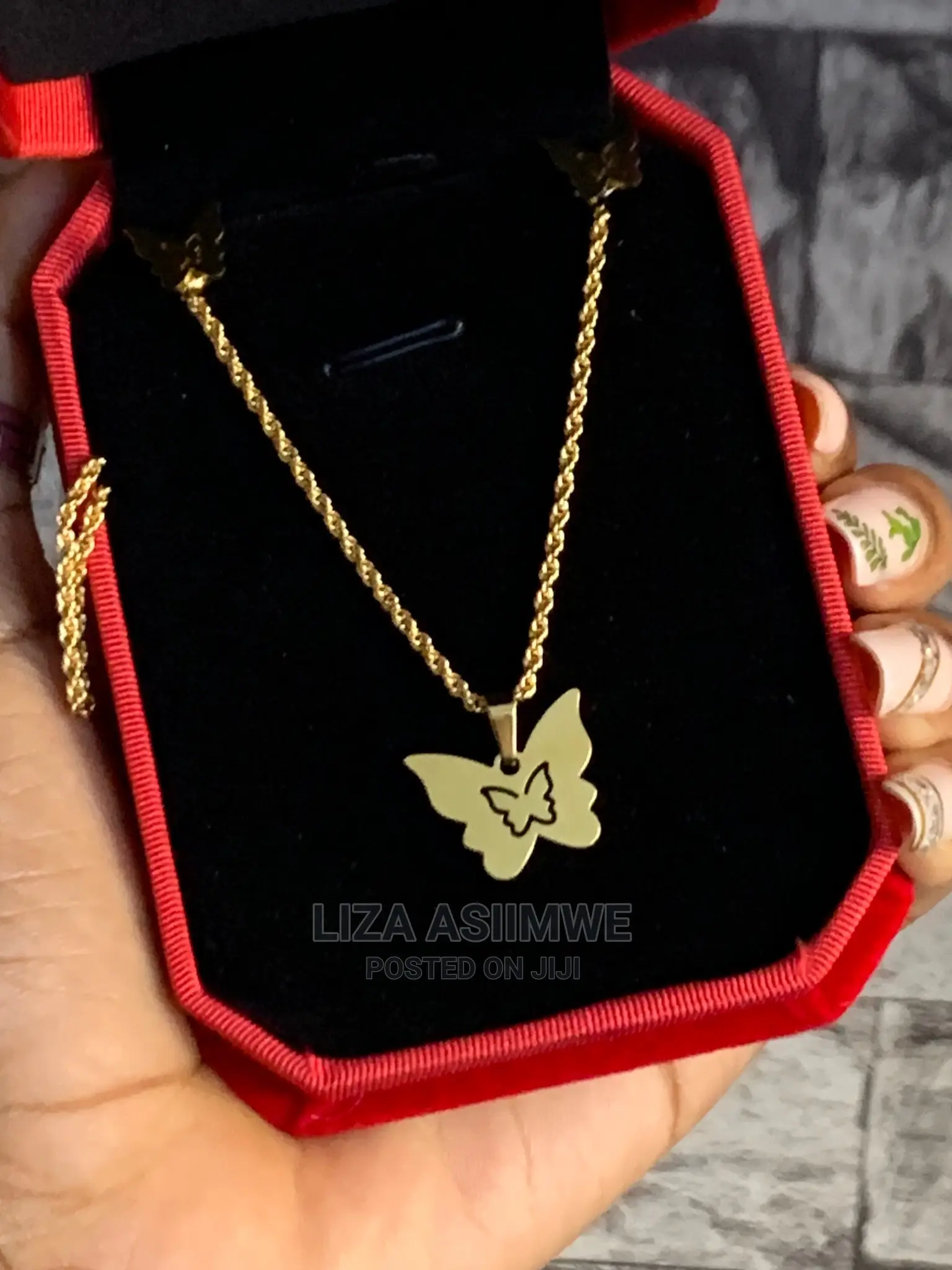 Simple Lady’S Necklaces Available