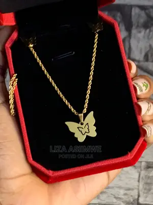 Simple Lady’S Necklaces Available
