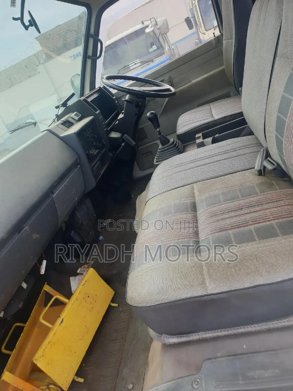 Isuzu Elf Lowbed