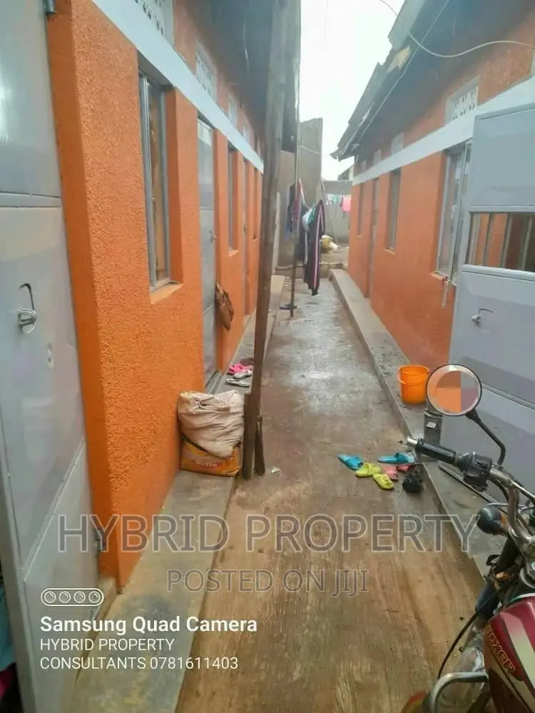 Beautiful Shops Rentals for Sale in Wakiso Town~Hoima Road