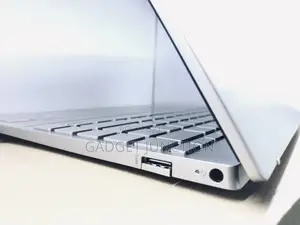 New Laptop HP Pavilion 13 16GB AMD Ryzen 7 SSD 512GB