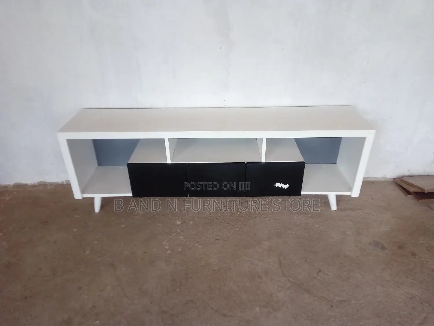 Excellent TV Stand on 5 by 1.5fts