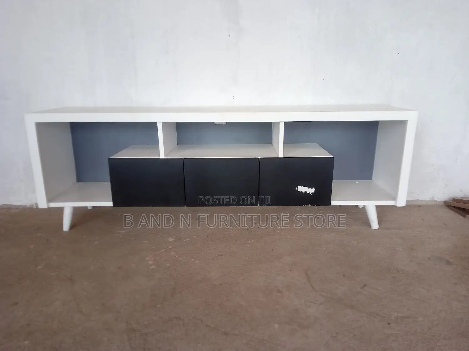 Excellent TV Stand on 5 by 1.5fts
