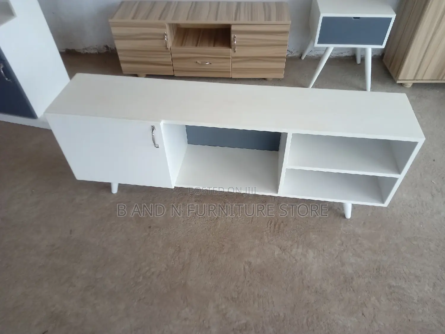 Excellent TV Stand In5 by 2 FTS