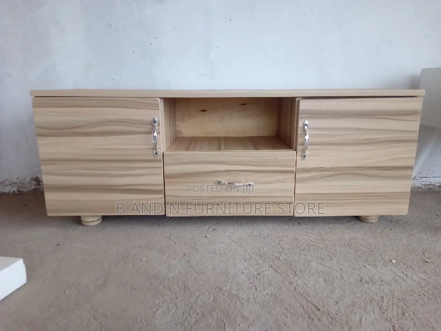 Good TV Stand in 3.5 by 1fts