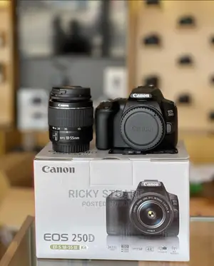 Canon 250D WTH 18-55mm Lens