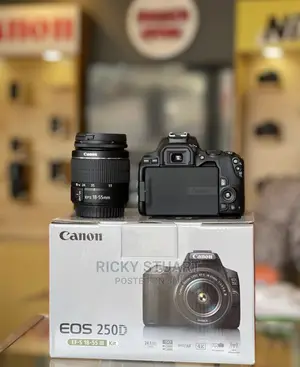 Canon 250D WTH 18-55mm Lens