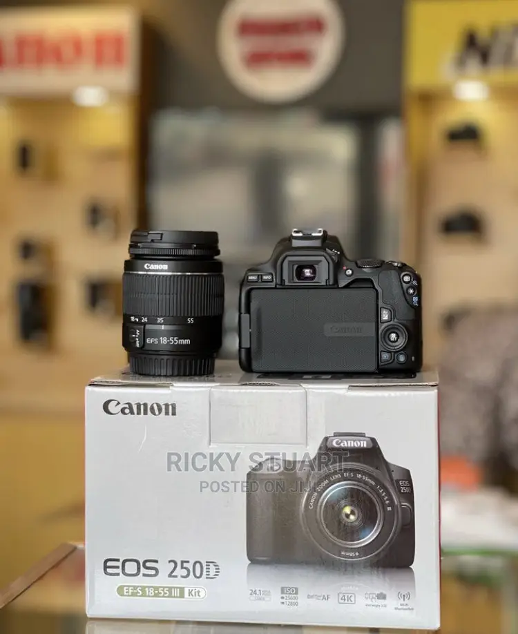 Canon 250D WTH 18-55mm Lens