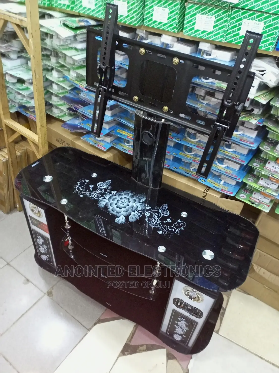 Tv Stand With a Music Speakers