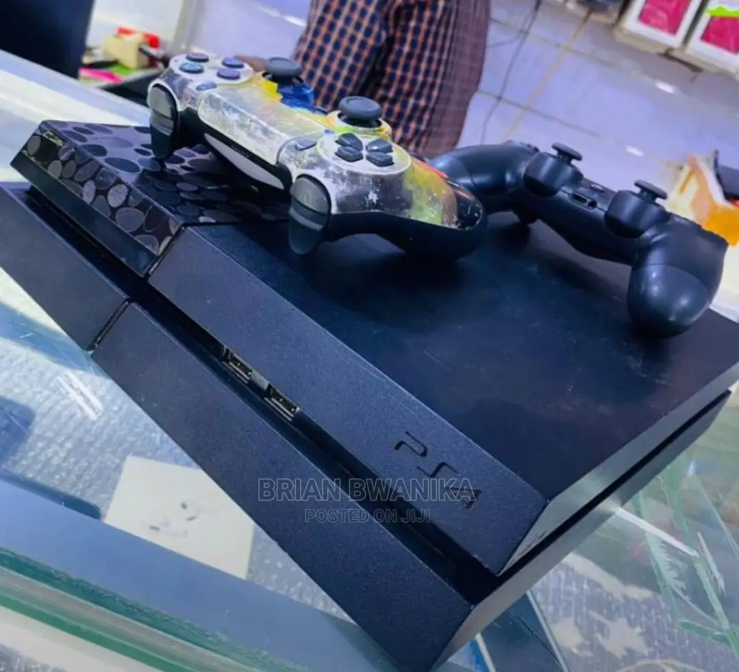 Ps4 With Pads and Games