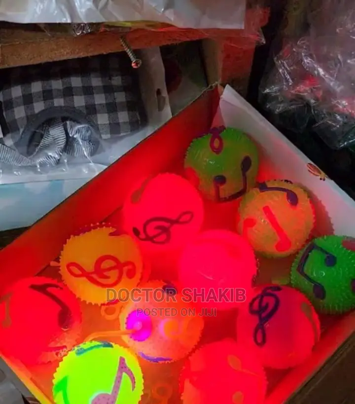8pcs of Colourful Lightening Cat/Puppy Playing Balls Pet Toy