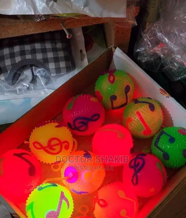 8pcs of Colourful Lightening Cat/Puppy Playing Balls Pet Toy
