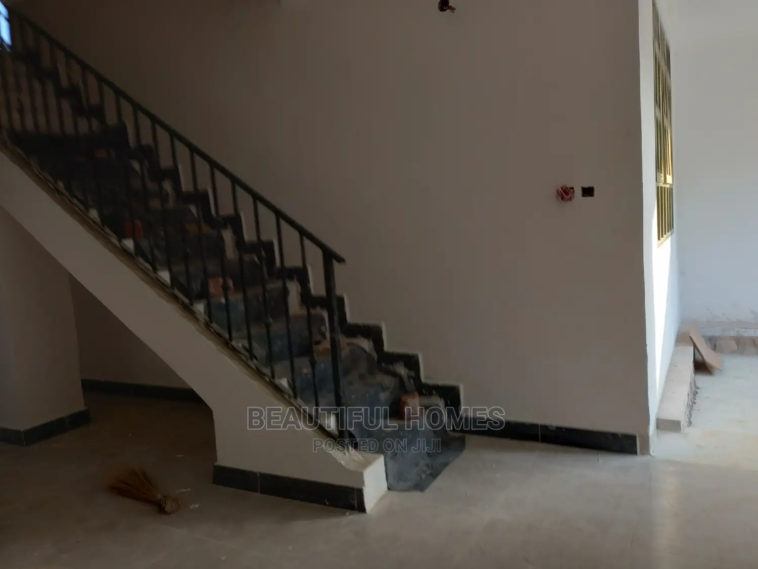 Furnished 5bdrm Duplex in Kira, Central Division for sale