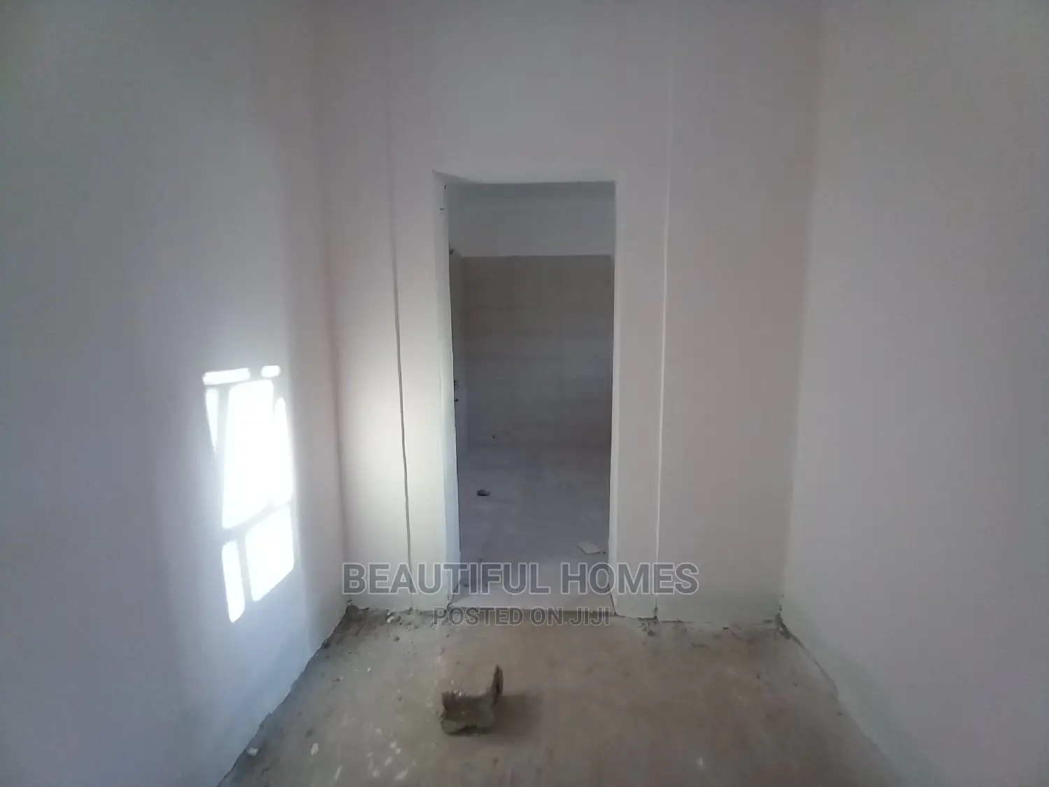 Furnished 5bdrm Duplex in Kira for sale