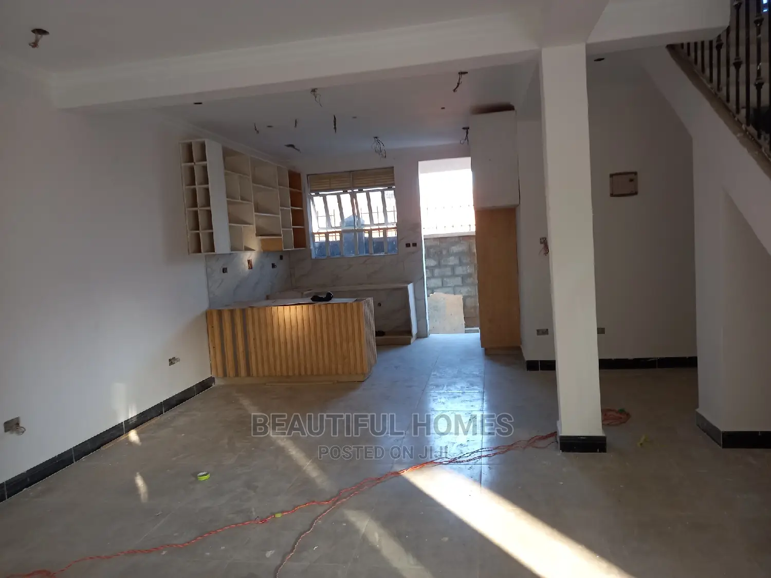 Furnished 5bdrm Duplex in Kira for sale