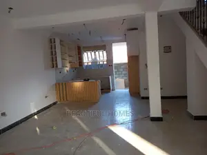 Furnished 5bdrm Duplex in Kira for sale