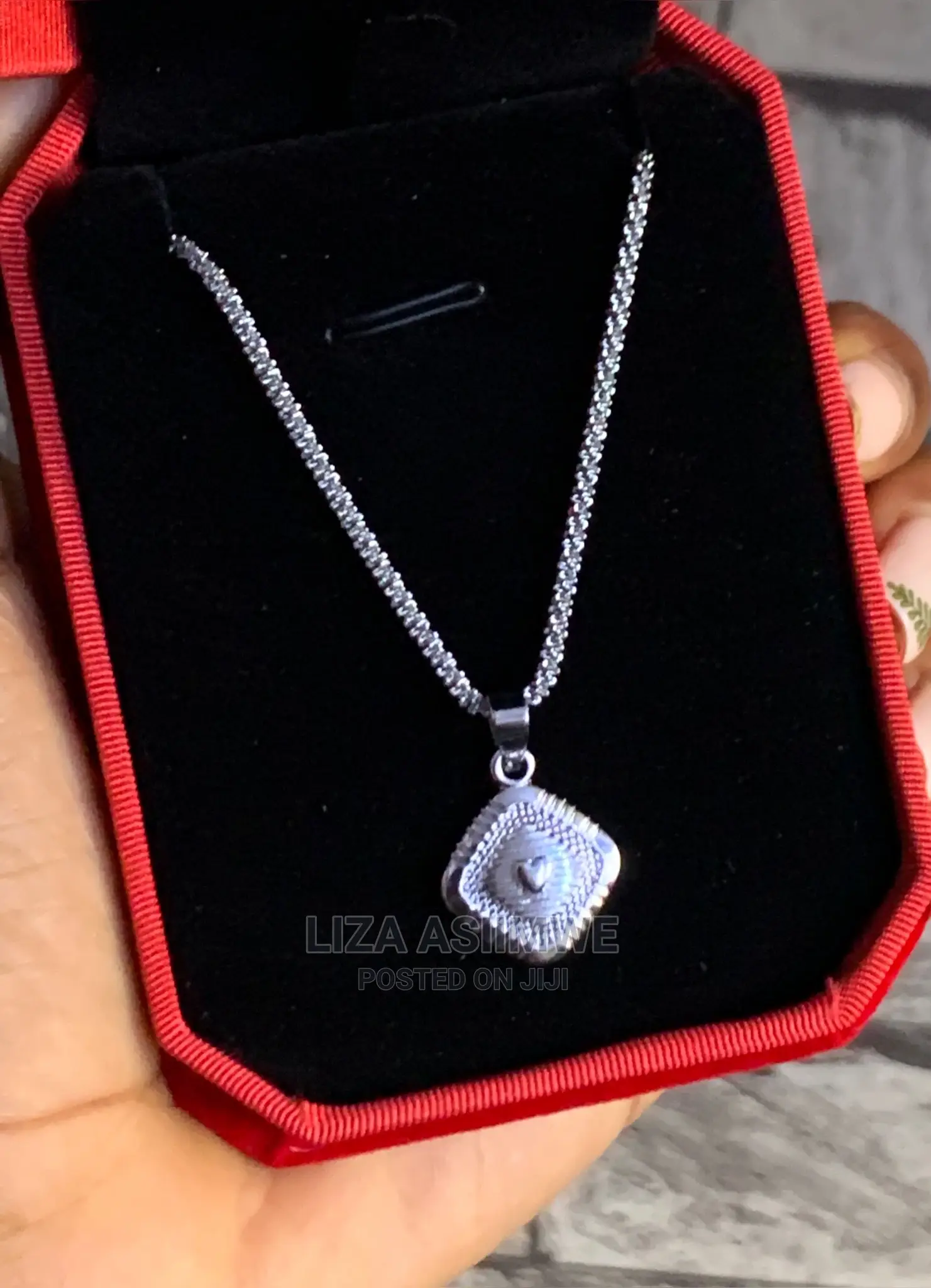 Simple Lady’S Necklaces Available