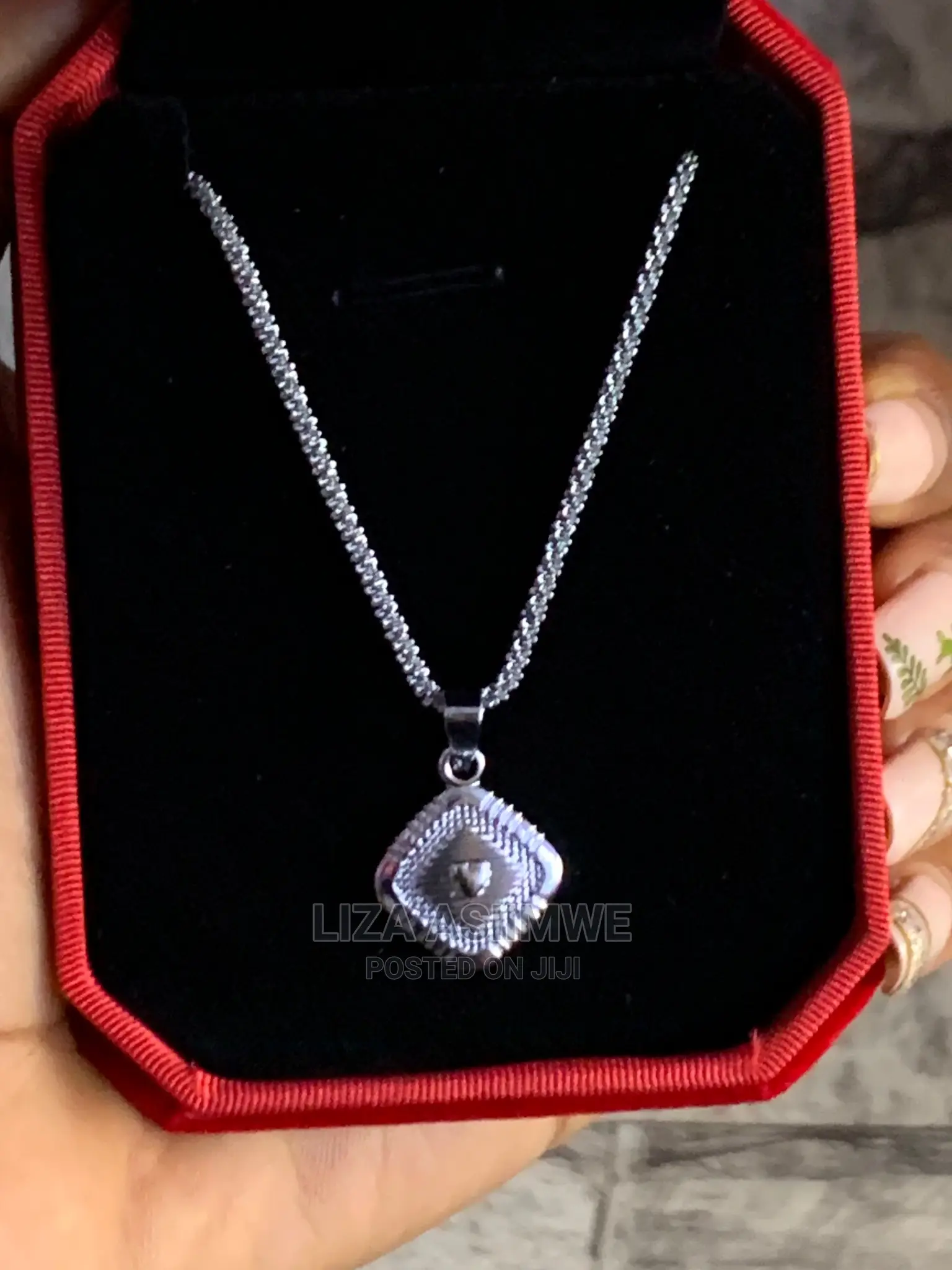 Simple Lady’S Necklaces Available