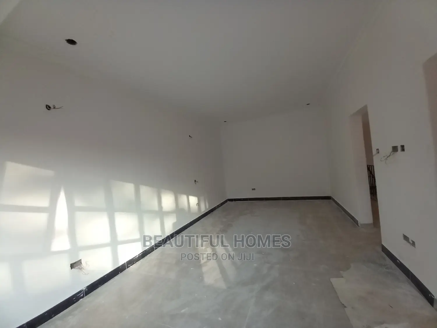 Furnished 5bdrm Duplex in Kira for sale
