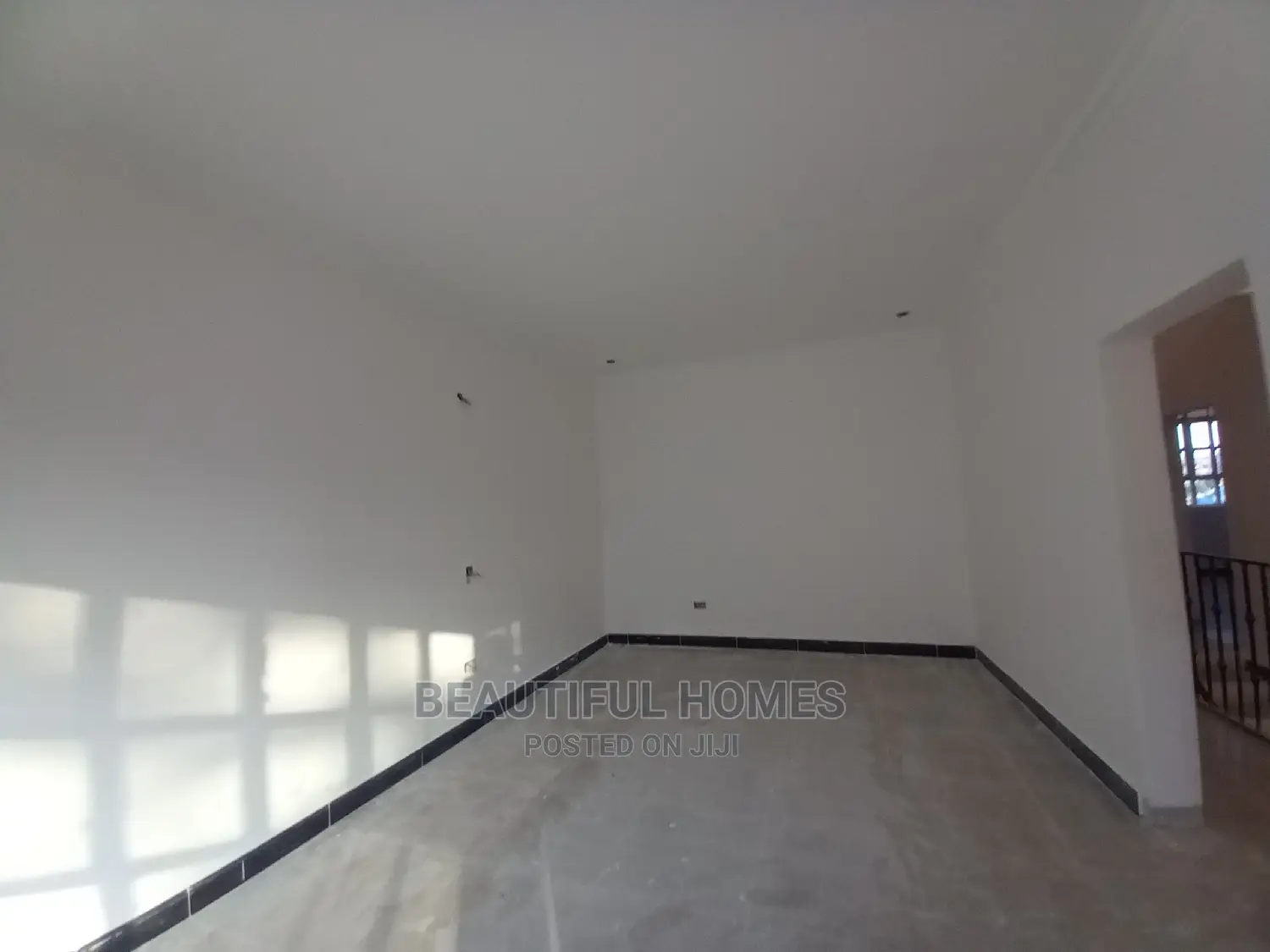 Furnished 5bdrm Duplex in Kira for sale
