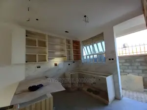 Furnished 5bdrm Duplex in Kira for sale