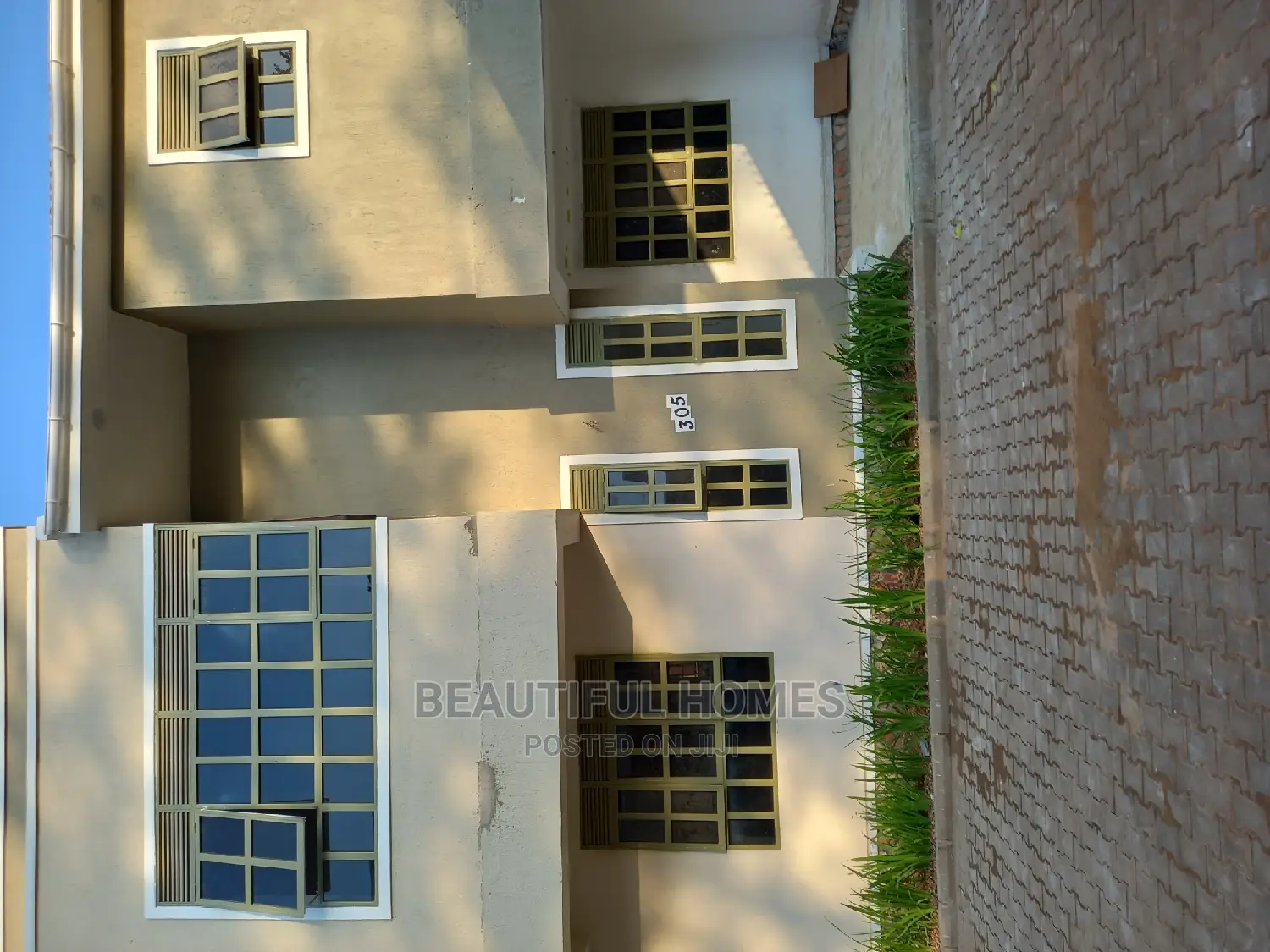 Furnished 5bdrm Duplex in Kira for sale
