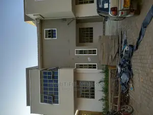 Furnished 5bdrm Duplex in Kira for sale