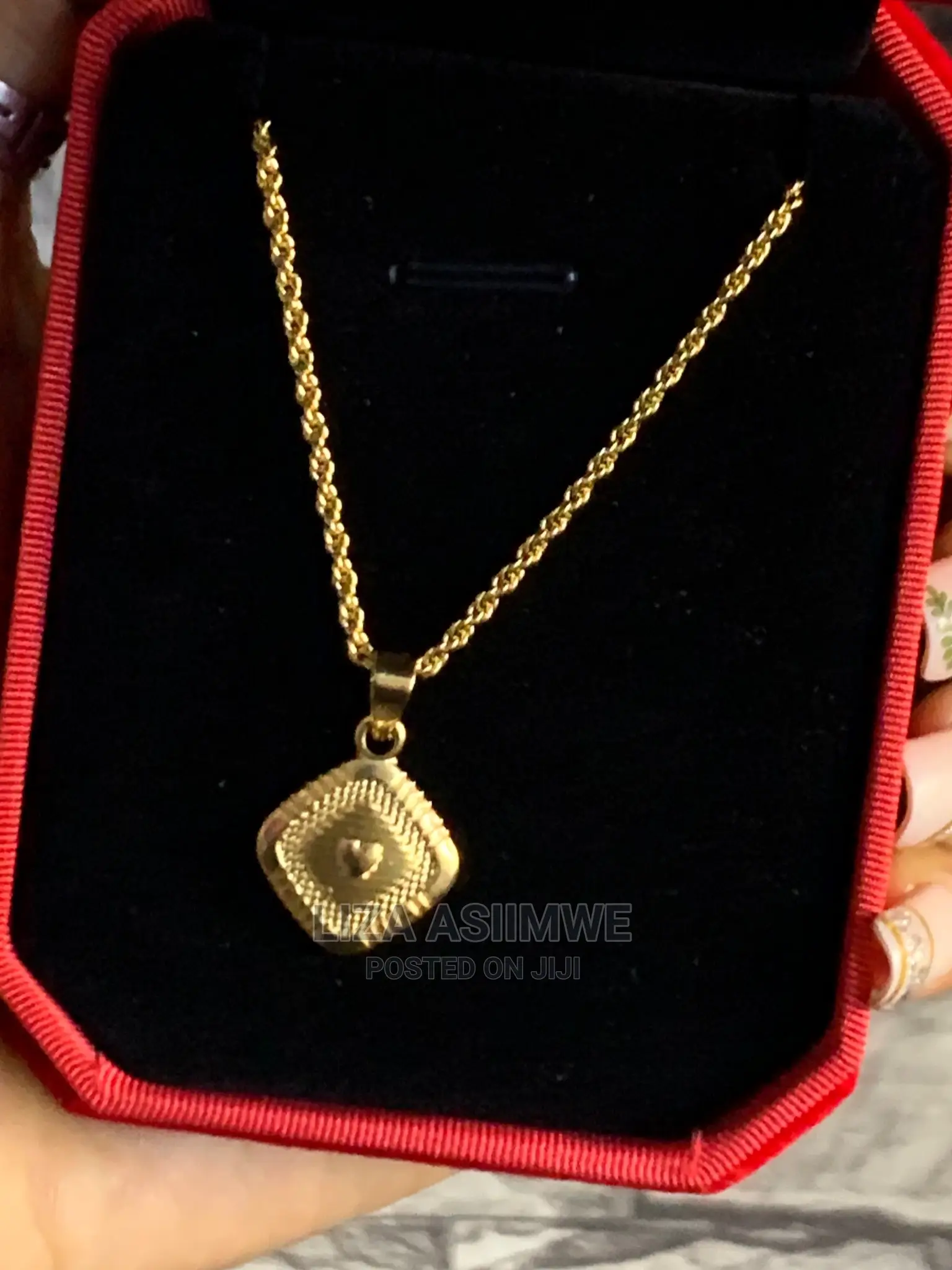 Simple Lady’S Necklaces Available
