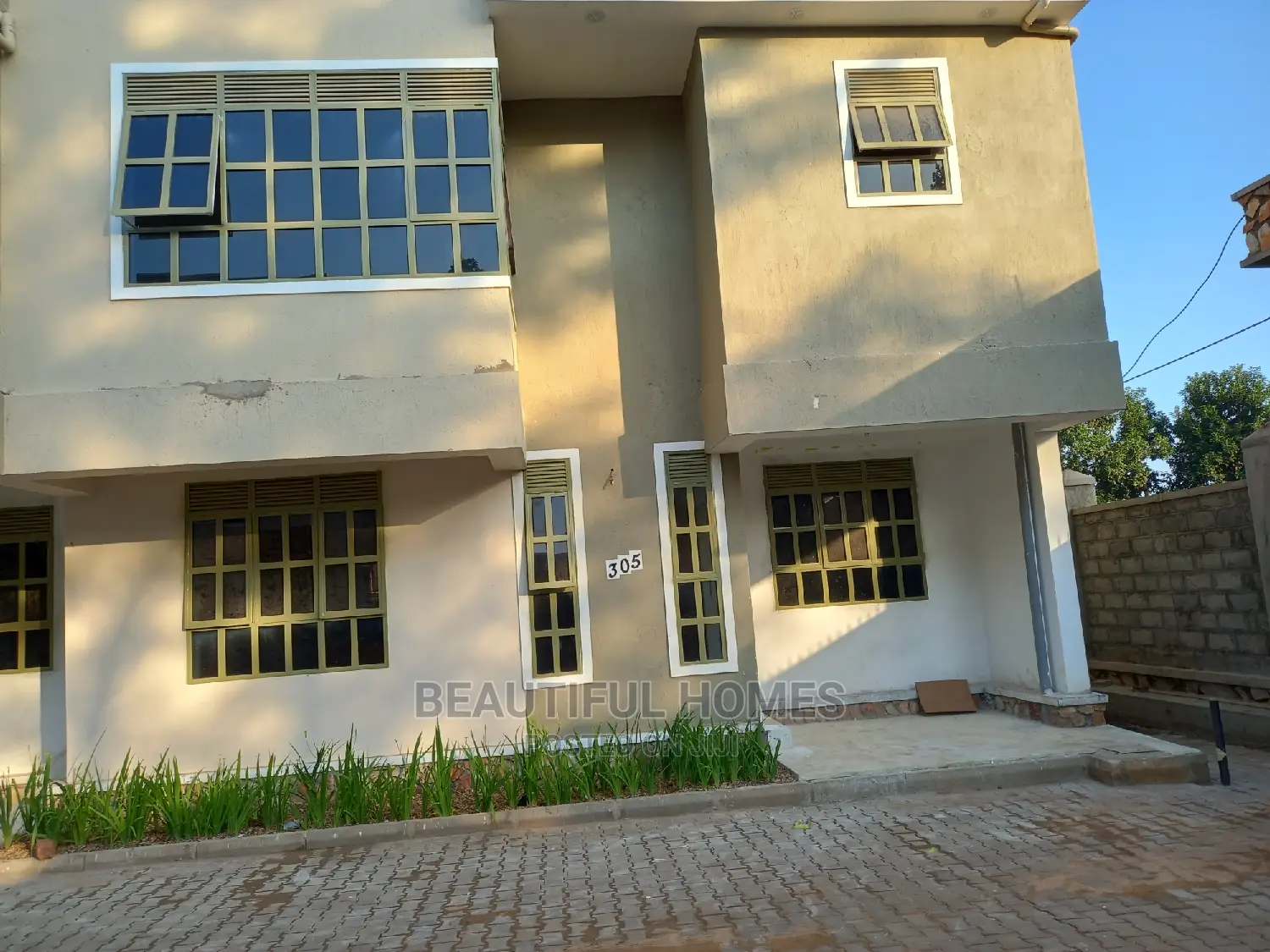 Furnished 5bdrm Maisonette in Kira for sale