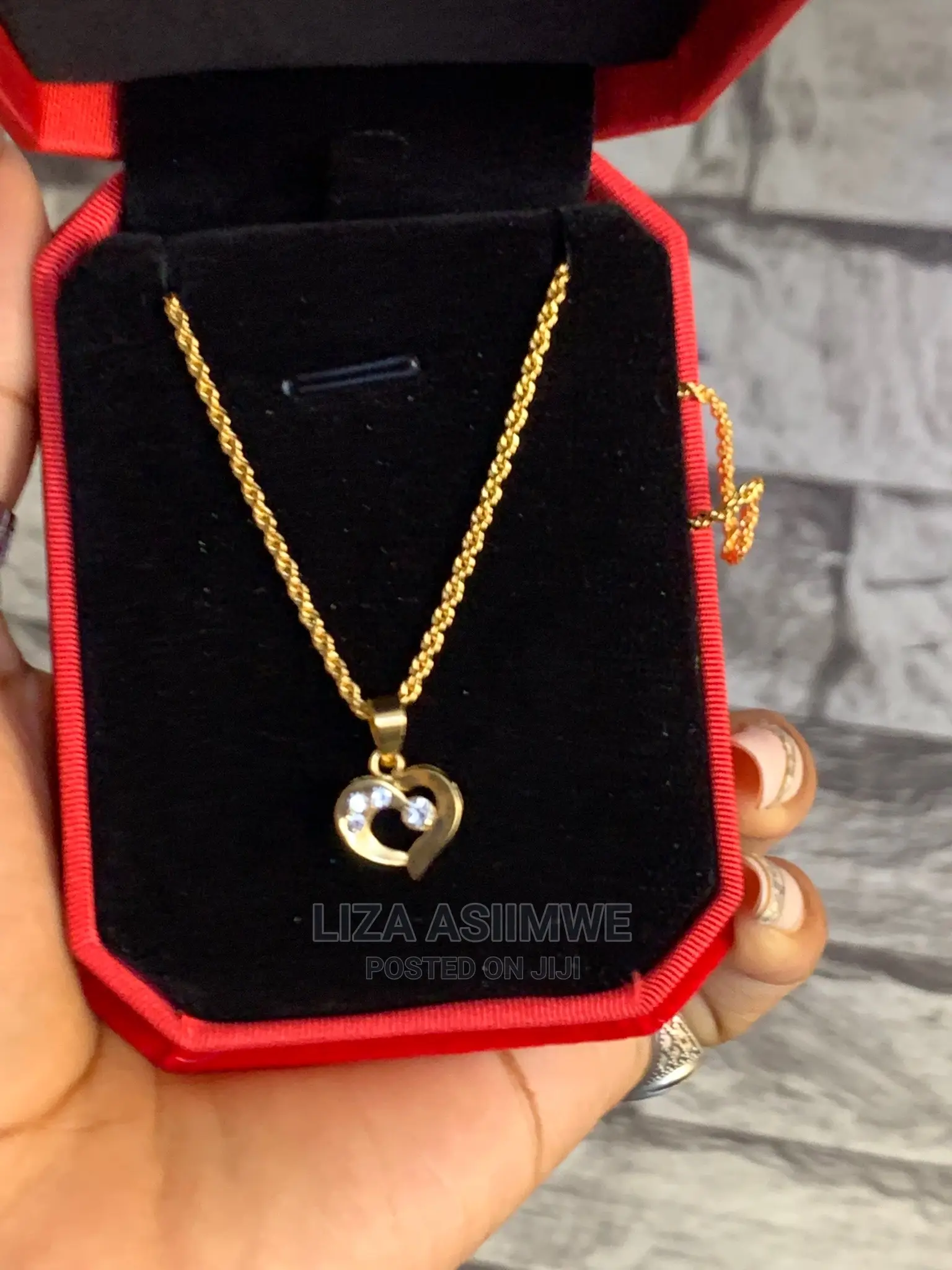 Simple Lady’S Necklaces Available