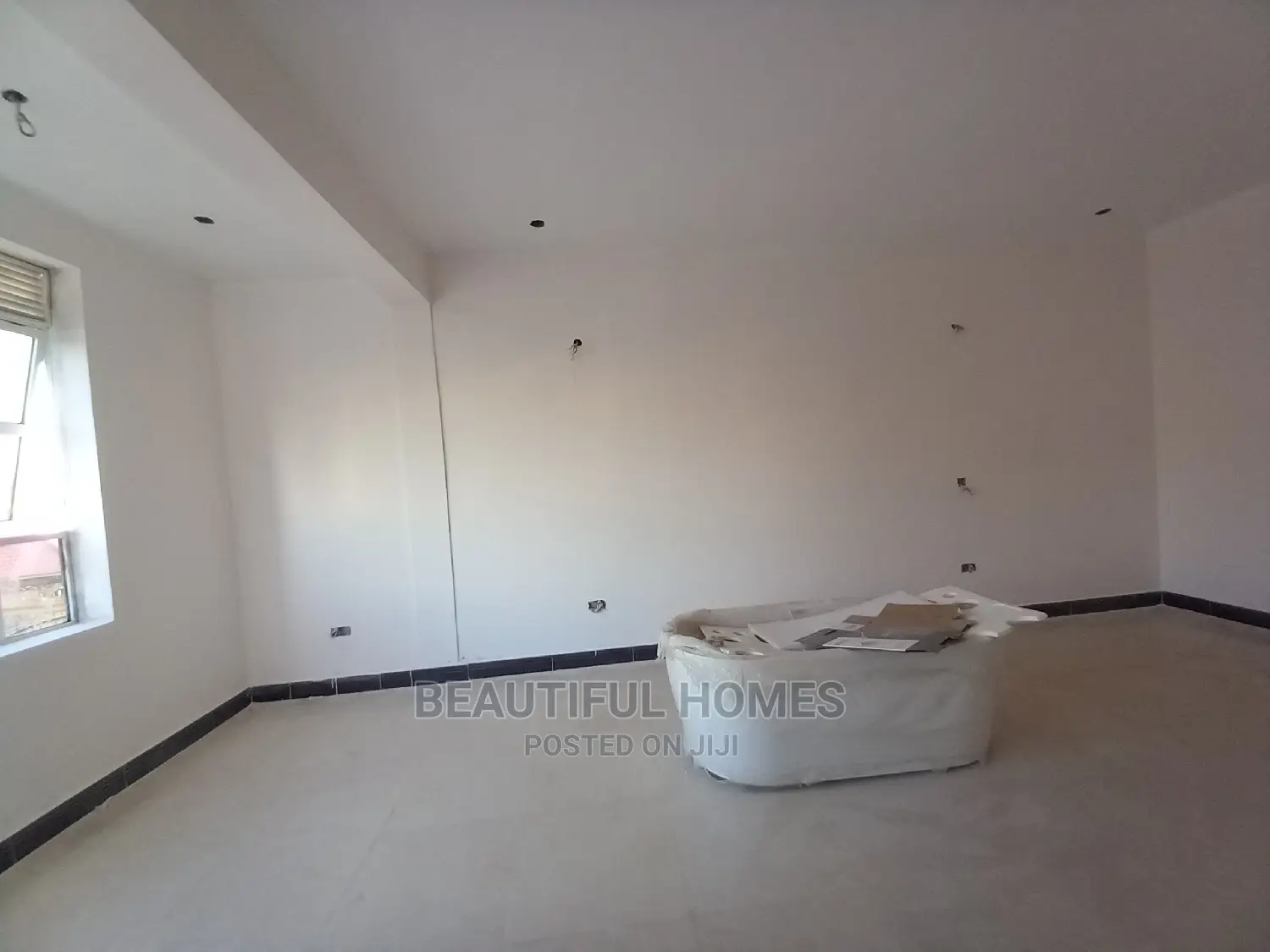 Furnished 5bdrm Mansion in Kira Corporate for sale
