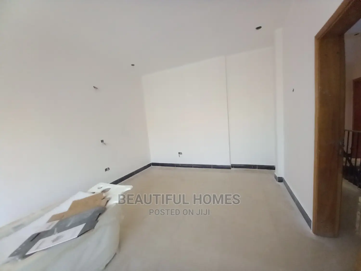 Furnished 5bdrm Mansion in Kira Corporate for sale