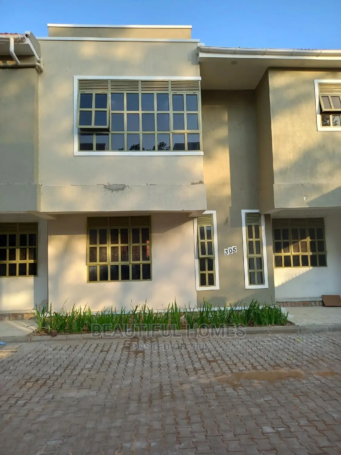 Furnished 5bdrm Duplex in Kira Posh for sale