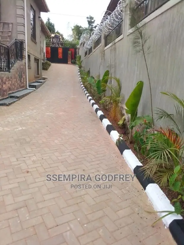 Installers for Pavers