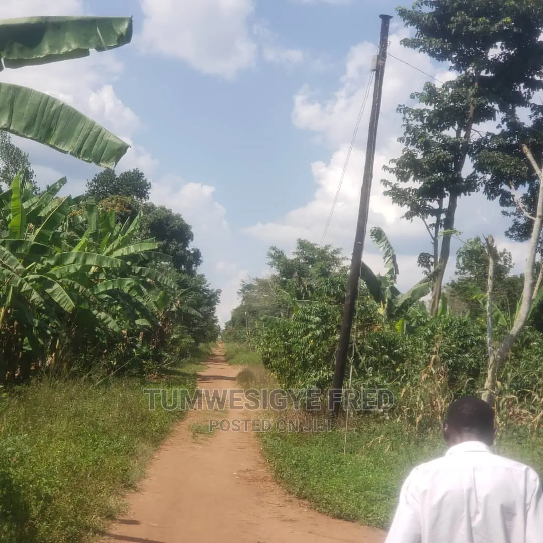 5 Square Miles of Land for Sale in Nakaseke District