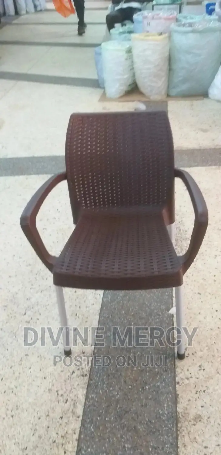 Steel Leg Chair With Arms